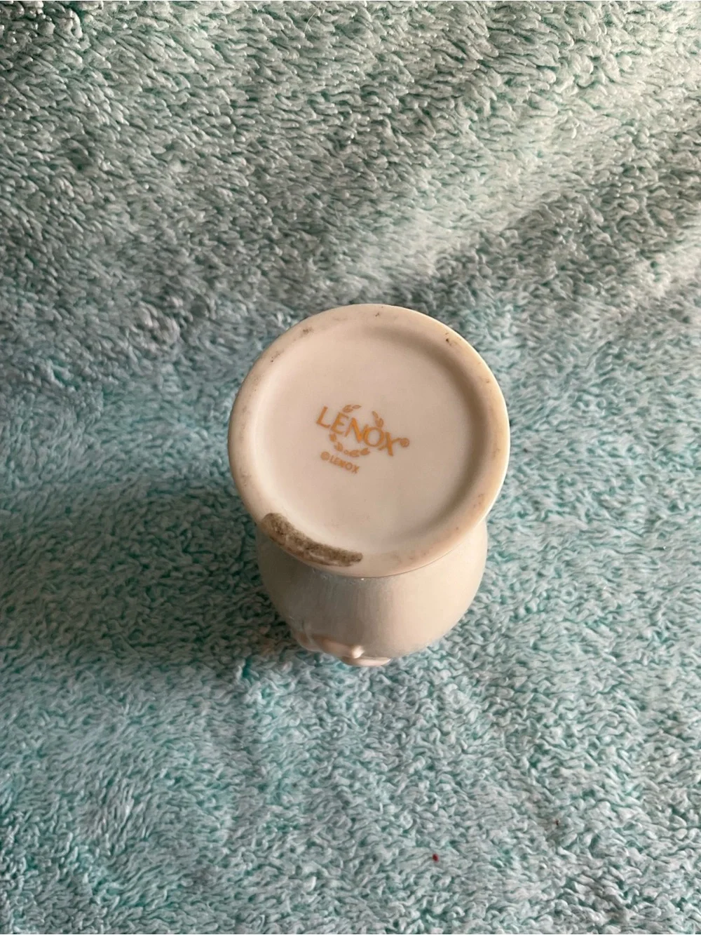 LENOX Lily Of The Valley Bud Vase Embossed With Gold Trim Ivory 5.25